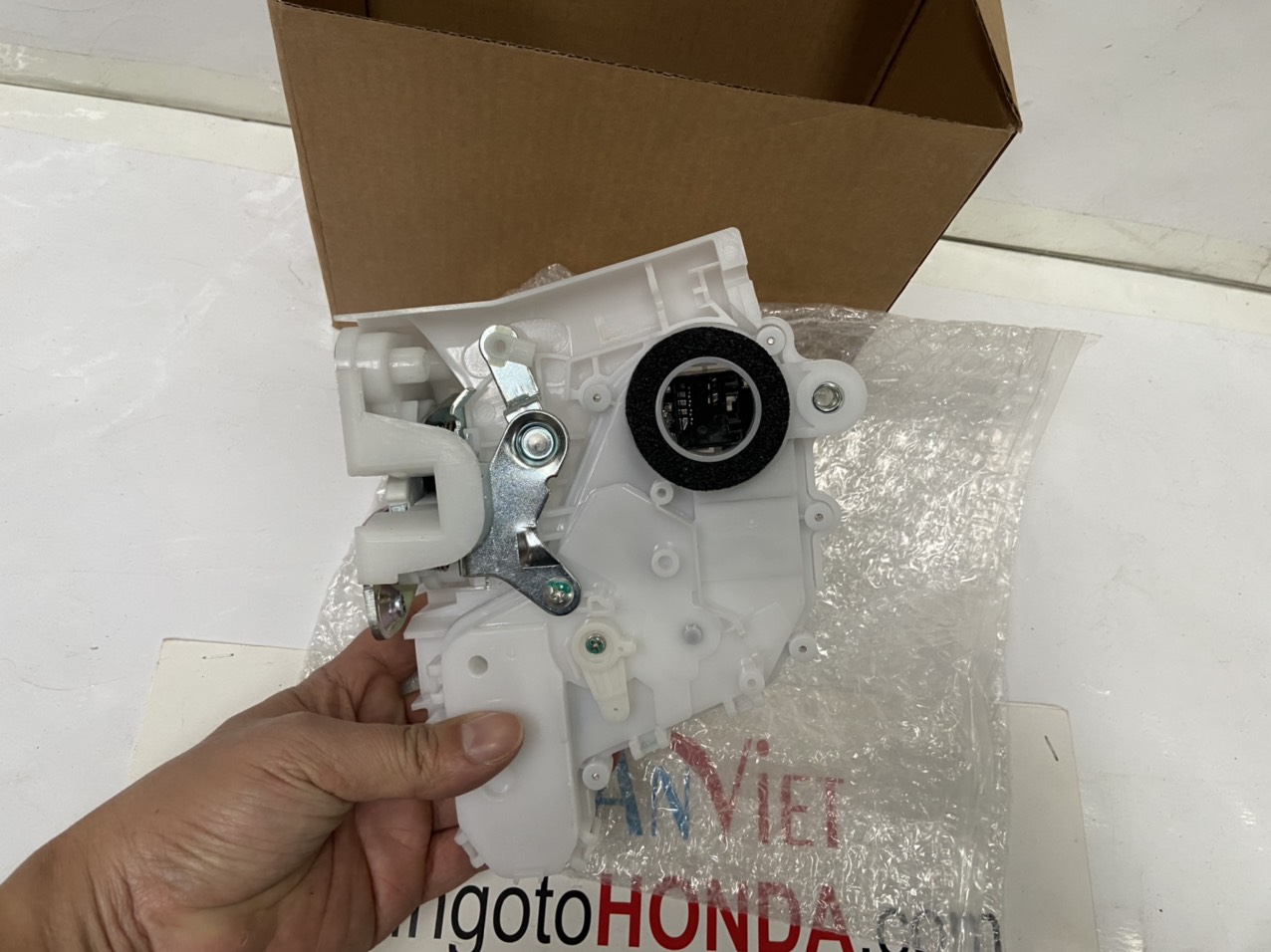 Khóa ngậm cửa sau xe Honda CRV 2009-2011